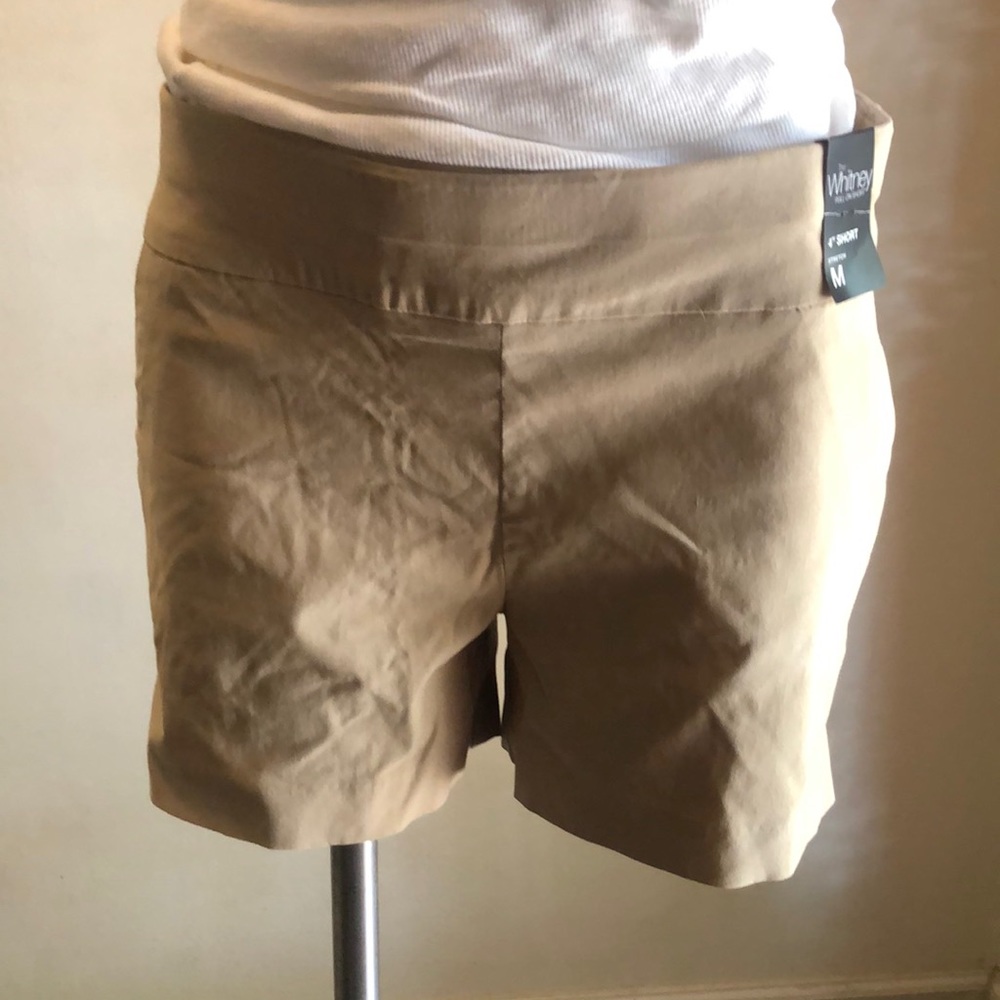Brand New Whitney pull-on shorts - size Medium